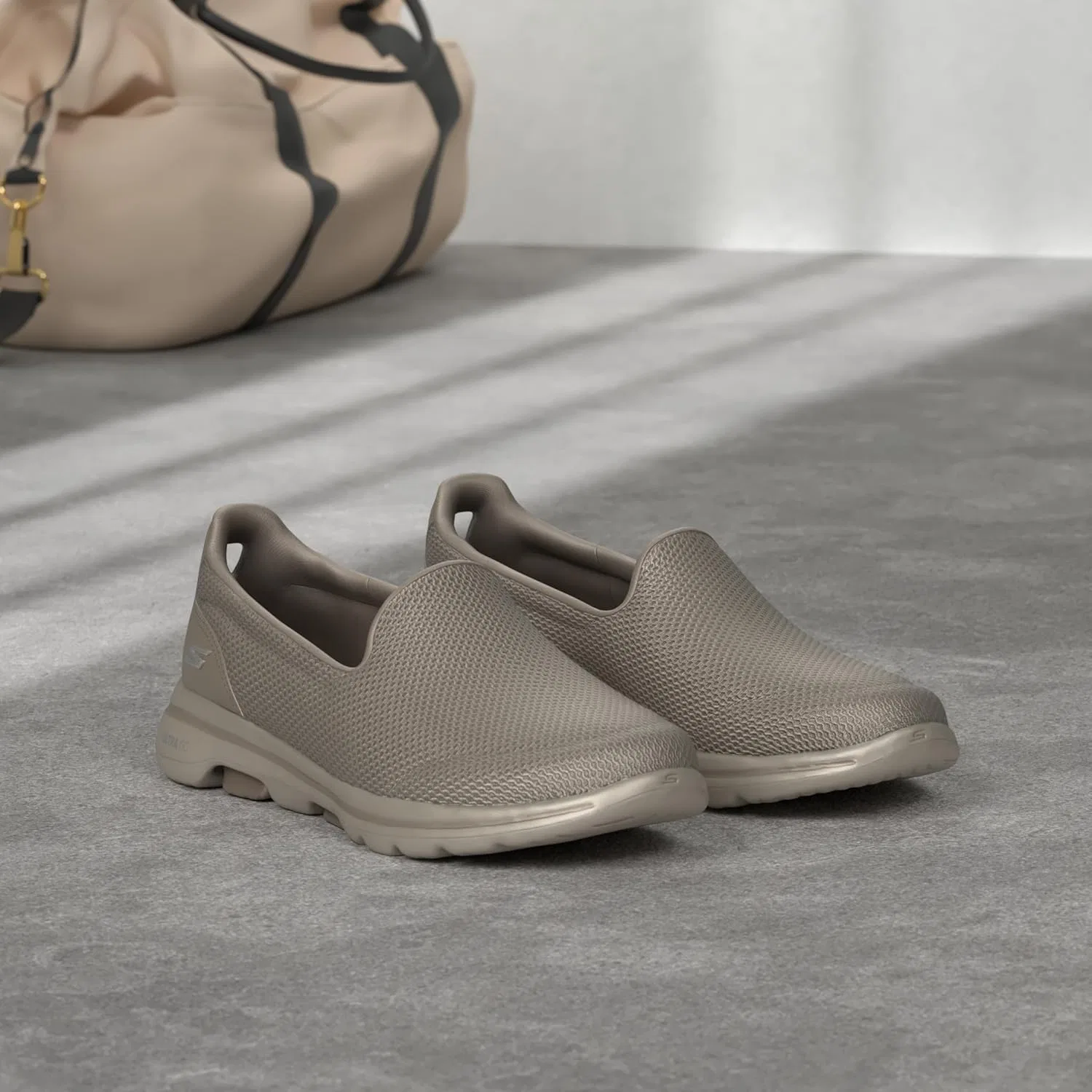 Мужские кроссовки Skechers Gowalk Arch Fit, спортивные слипоны, повседневные лоферы для походов, беговые кроссовки, коричневый — фото 2