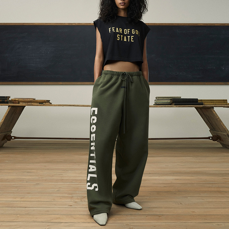 Флисовые свободные спортивные штаны Fear Of God Essentials, Зеленый вечнозеленый/Военный — фото 4
