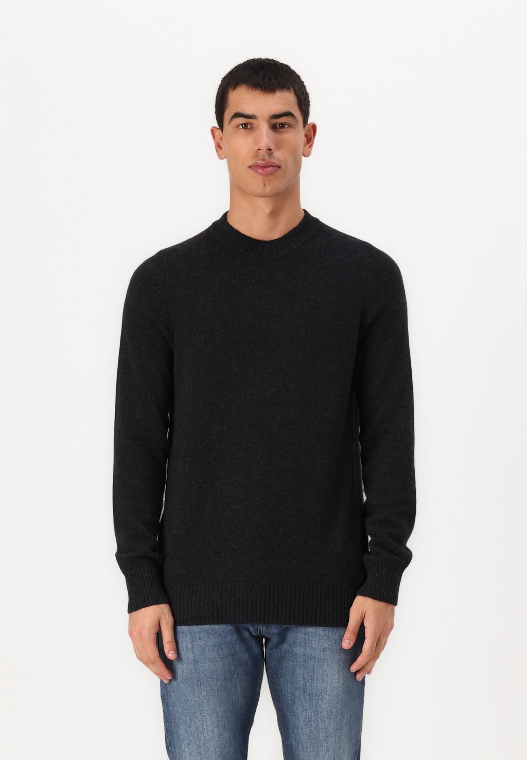 

Джемпер SADDLE SLEEVE CREW NECK Lyle & Scott, черный