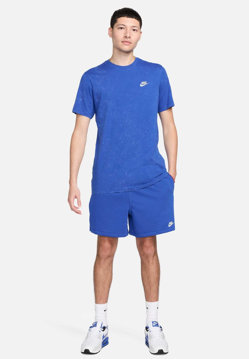 

Шорты CLUB FLOW - Tracksuit bottoms Nike Sportswear, цвет Game Royal Game Royal White
