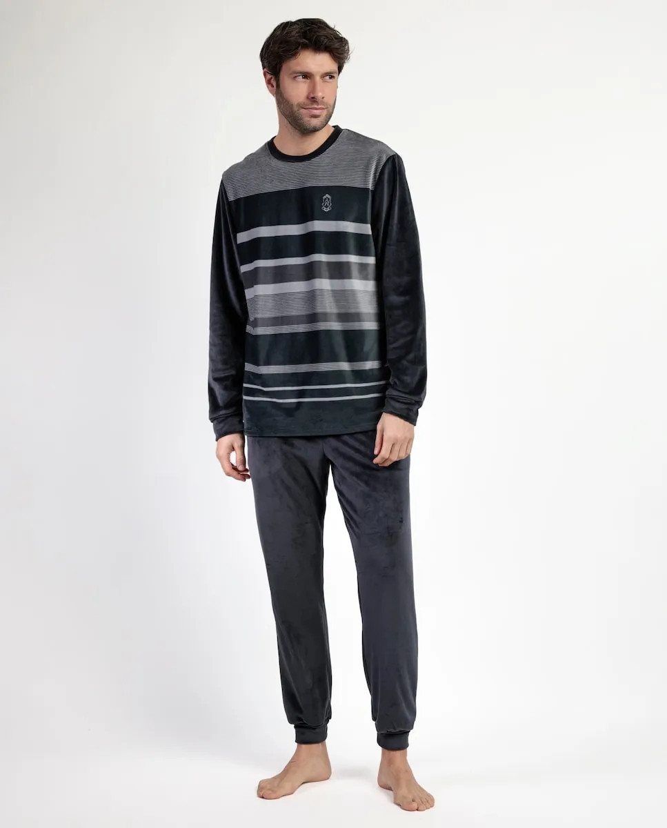 

Мужская длинная пижама из мягкого бархатного материала темно-серого цвета Admas