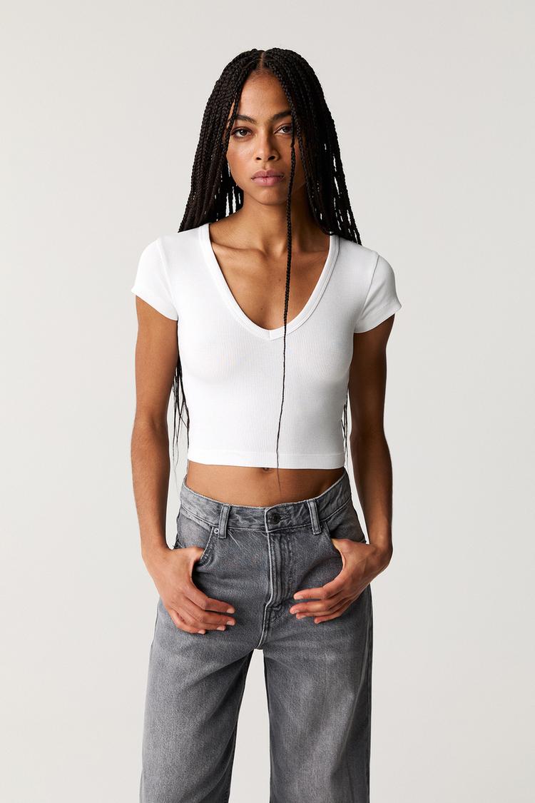 

Укороченная футболка с V-образным вырезом Pull And Bear, белый