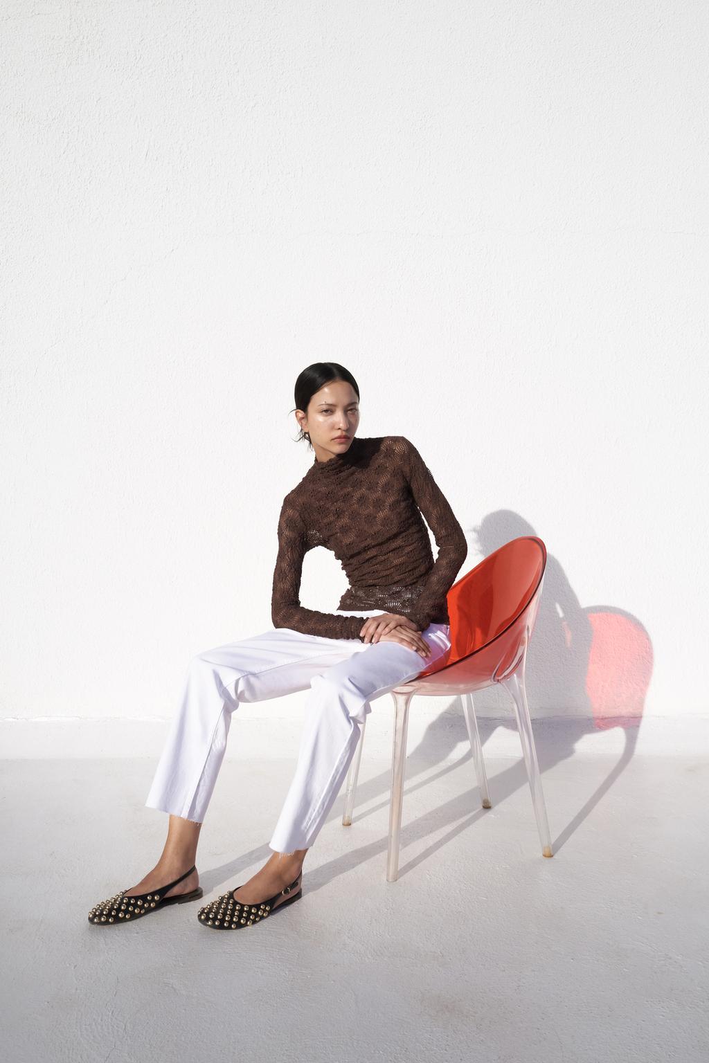 

Кружевной топ с высоким воротом ZARA, цвет Chocolate brown