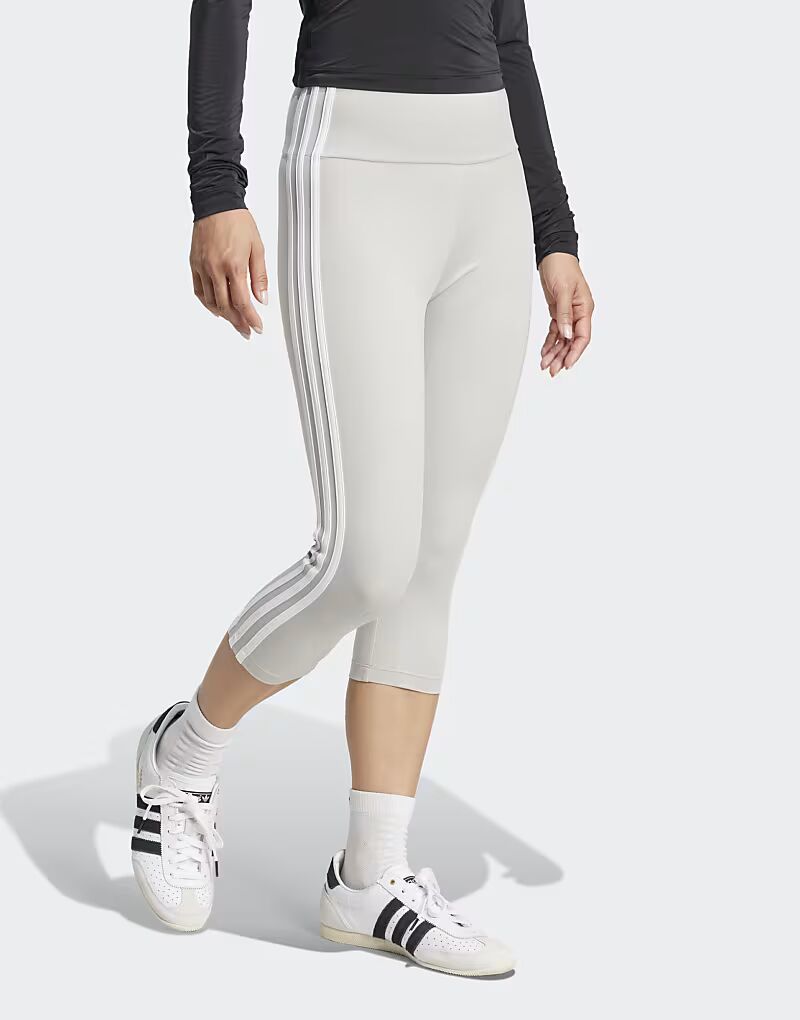 

Леггинсы-капри Adidas Originals Adicolor с тремя полосками серого цвета