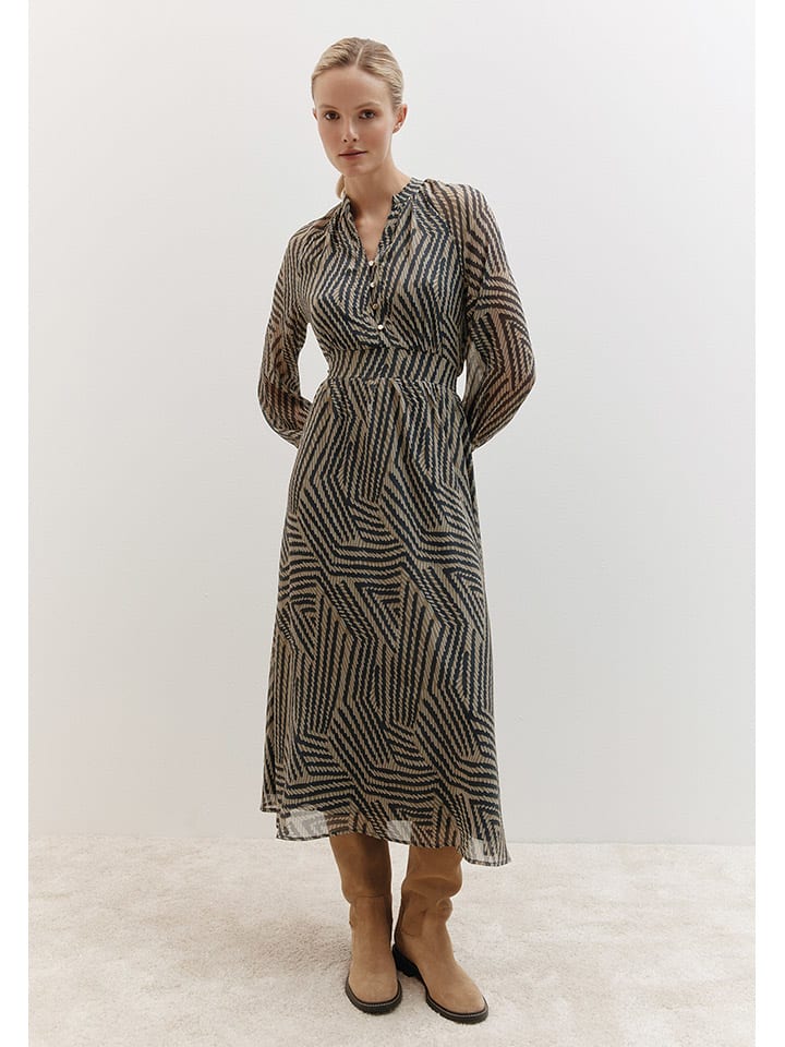 

More & More Платье в черном