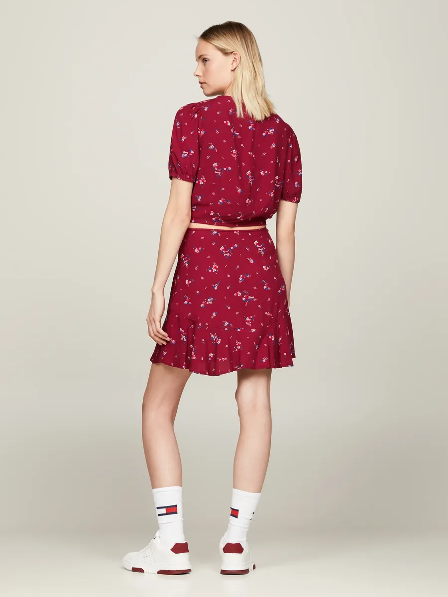 

Мини-юбка Tommy Jeans "TJW FLORAL TIERED MINI SKIRT", тканая юбка с цветочным принтом, цвет Mountain Floral