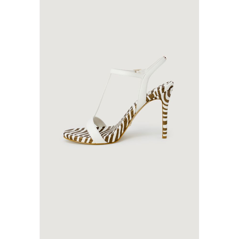 Туфли-лодочки из белой кожи GUESS — фото 4