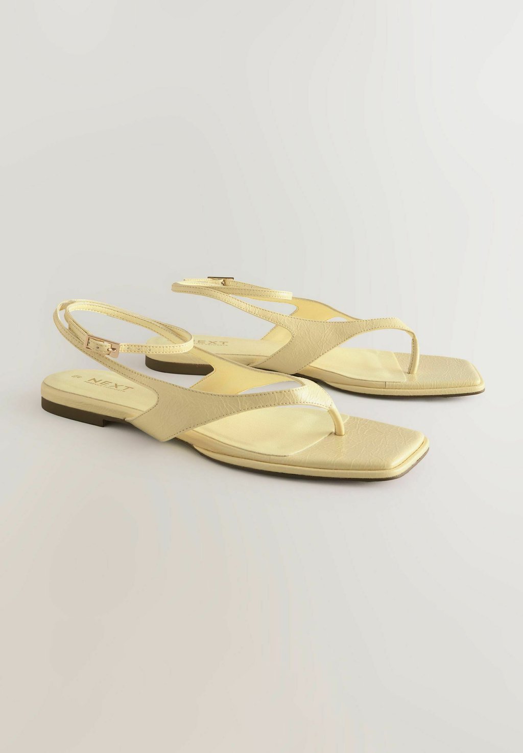 Сандалии с Т-образной застежкой REGULAR FIT-FOREVER COMFORT STRAPPY ANKLE TOE THONG - Pool slides Next, желтый — фото 2