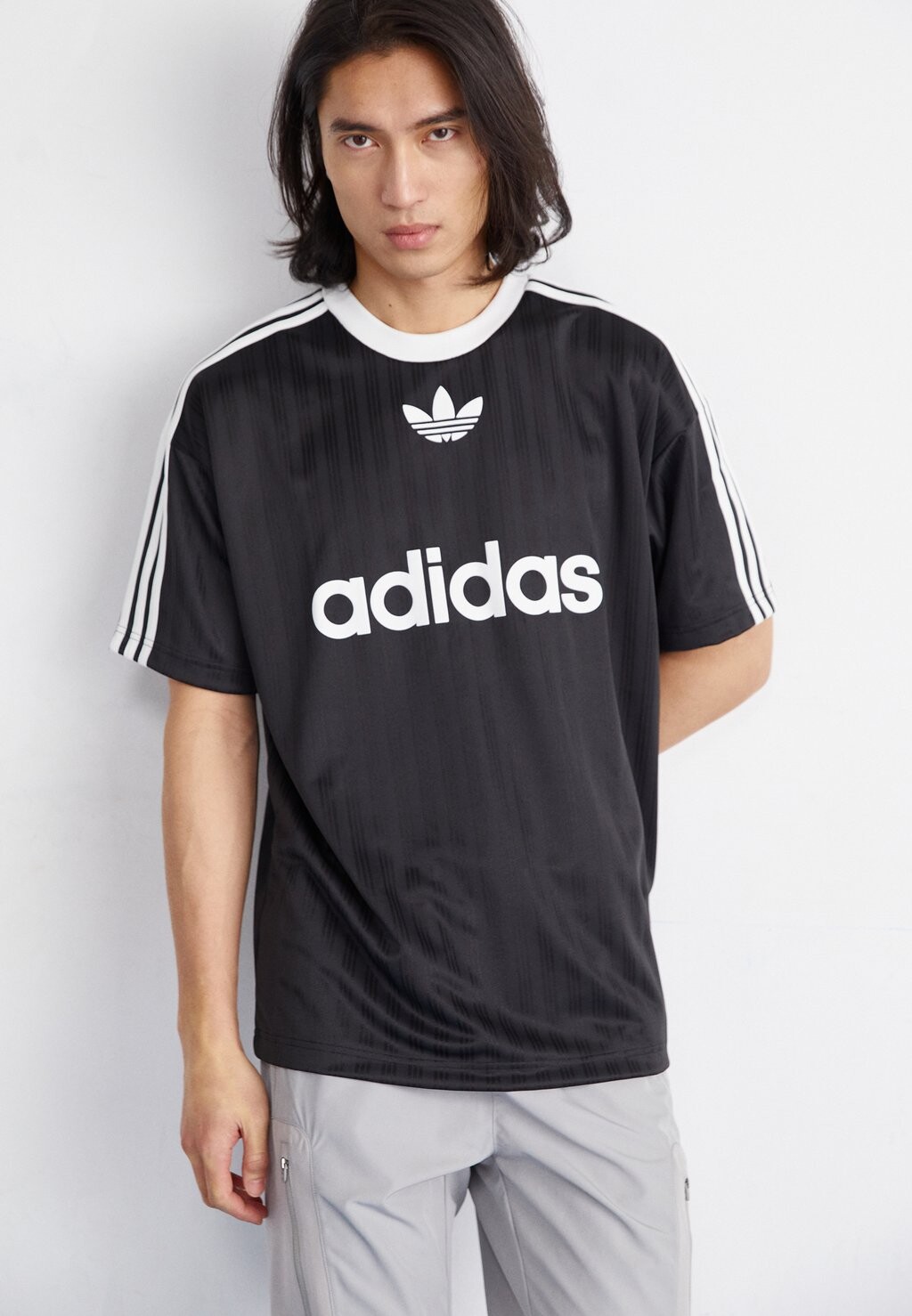 

Футболка с принтом Adicolor adidas Originals, цвет black/white