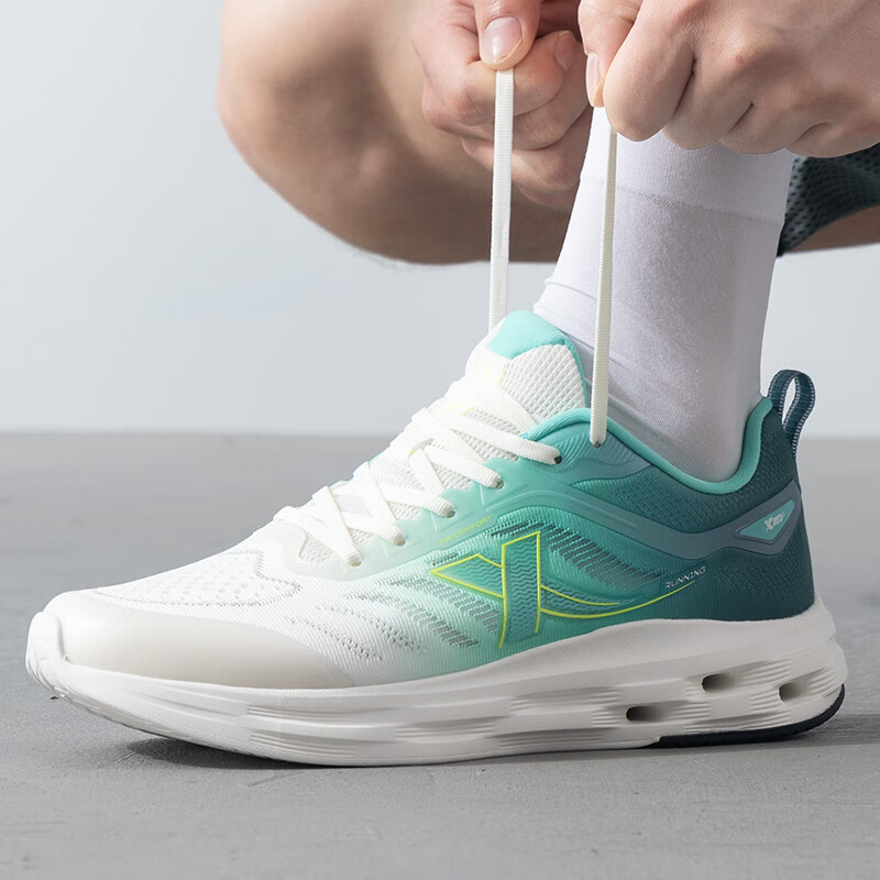 Кроссовки мужские с низким верхом Sail White / Macaroni Green / Flying Spring Green Xtep — фото 3