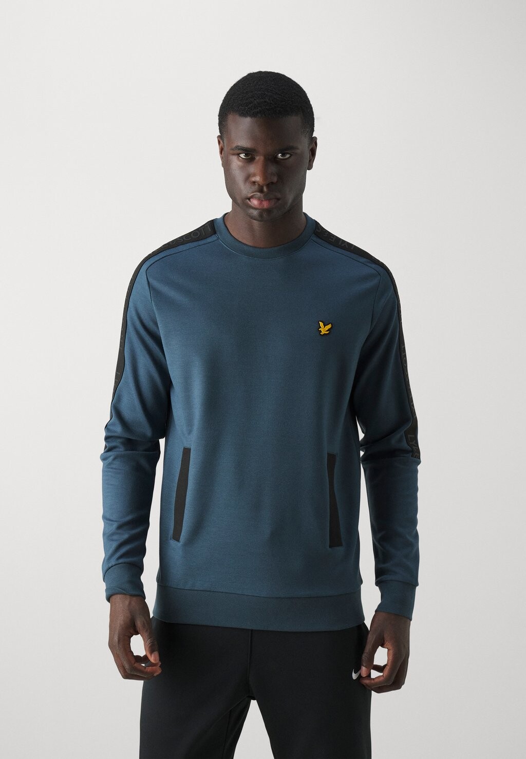 

Толстовка POCKET BRANDED CREW Lyle & Scott, цвет light navy