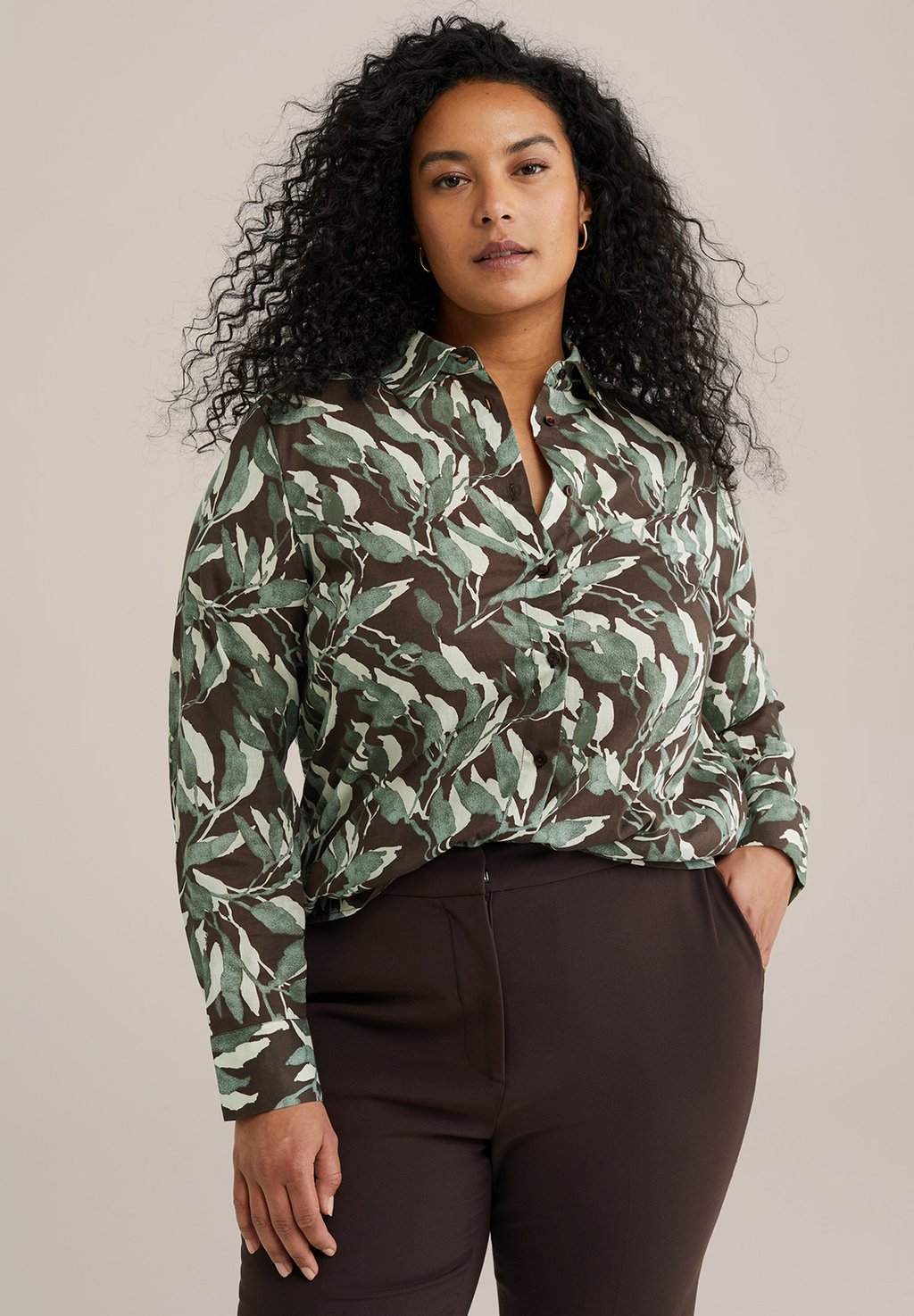 

Блузка на пуговицах CURVE WE Fashion, коричневый