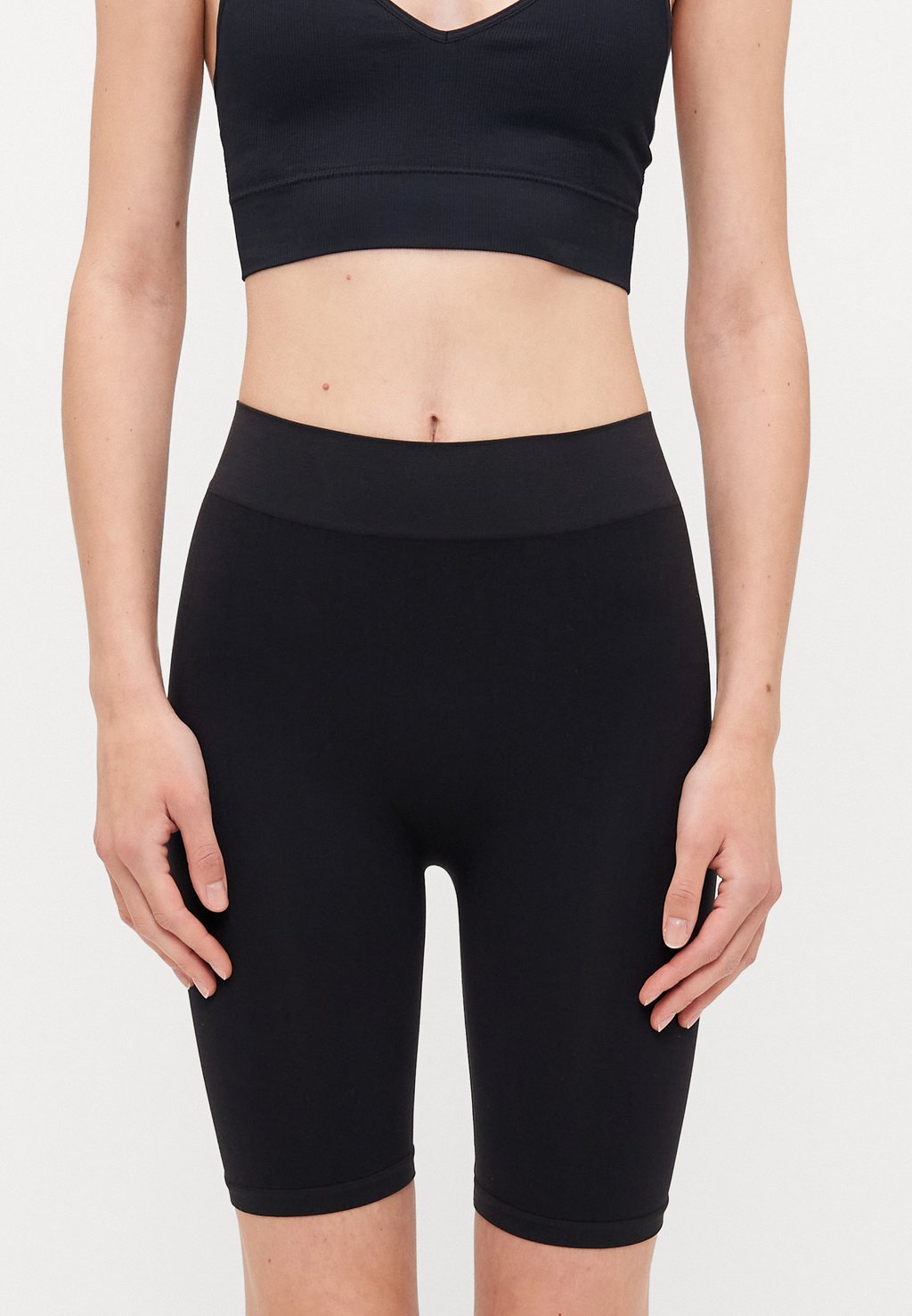 

Трусы ONLVICKY SEAMLESS MIDI SHORTS ONLY, черный