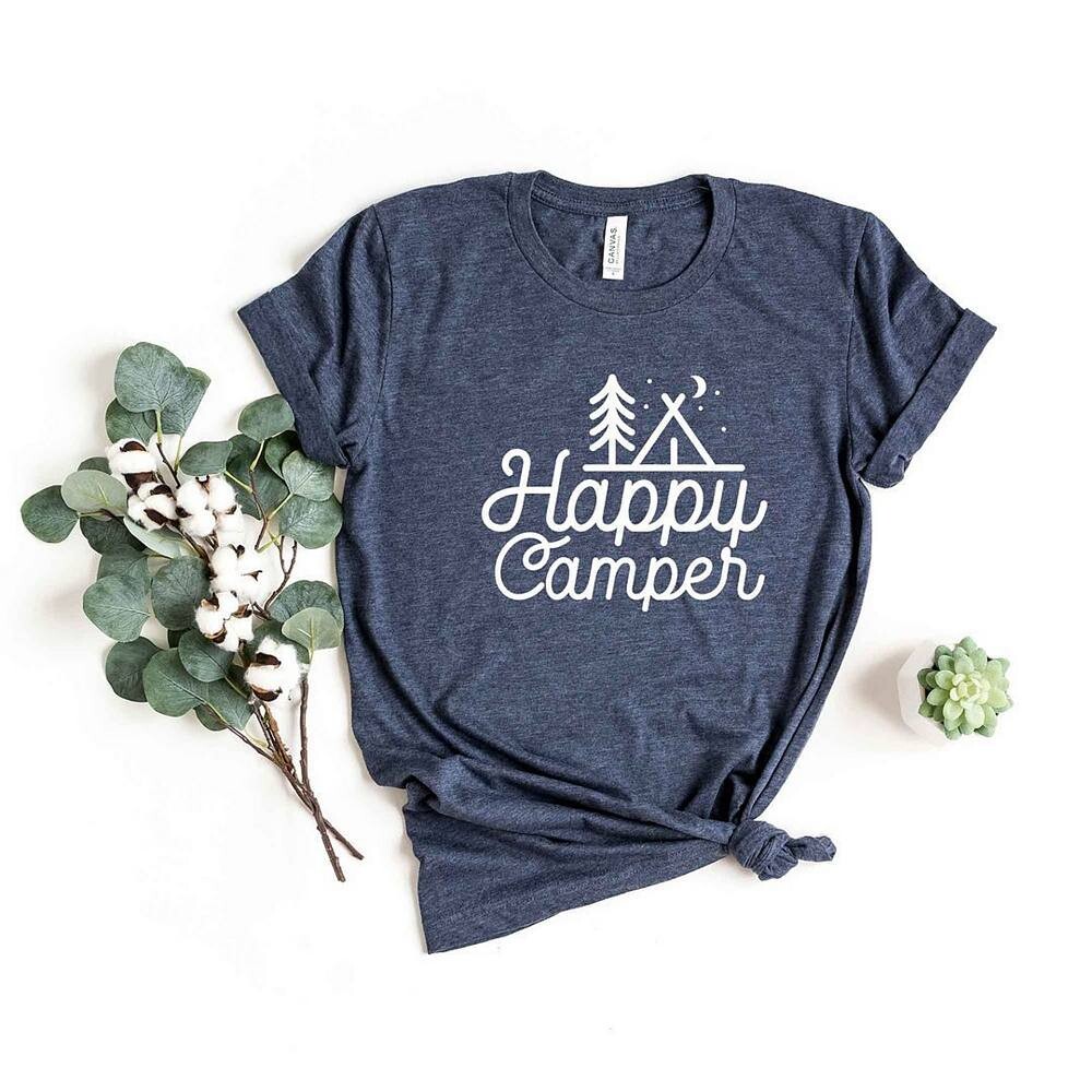 

Футболка Happy Camper Tent с короткими рукавами и графическим рисунком Simply Sage Market, цвет Forest