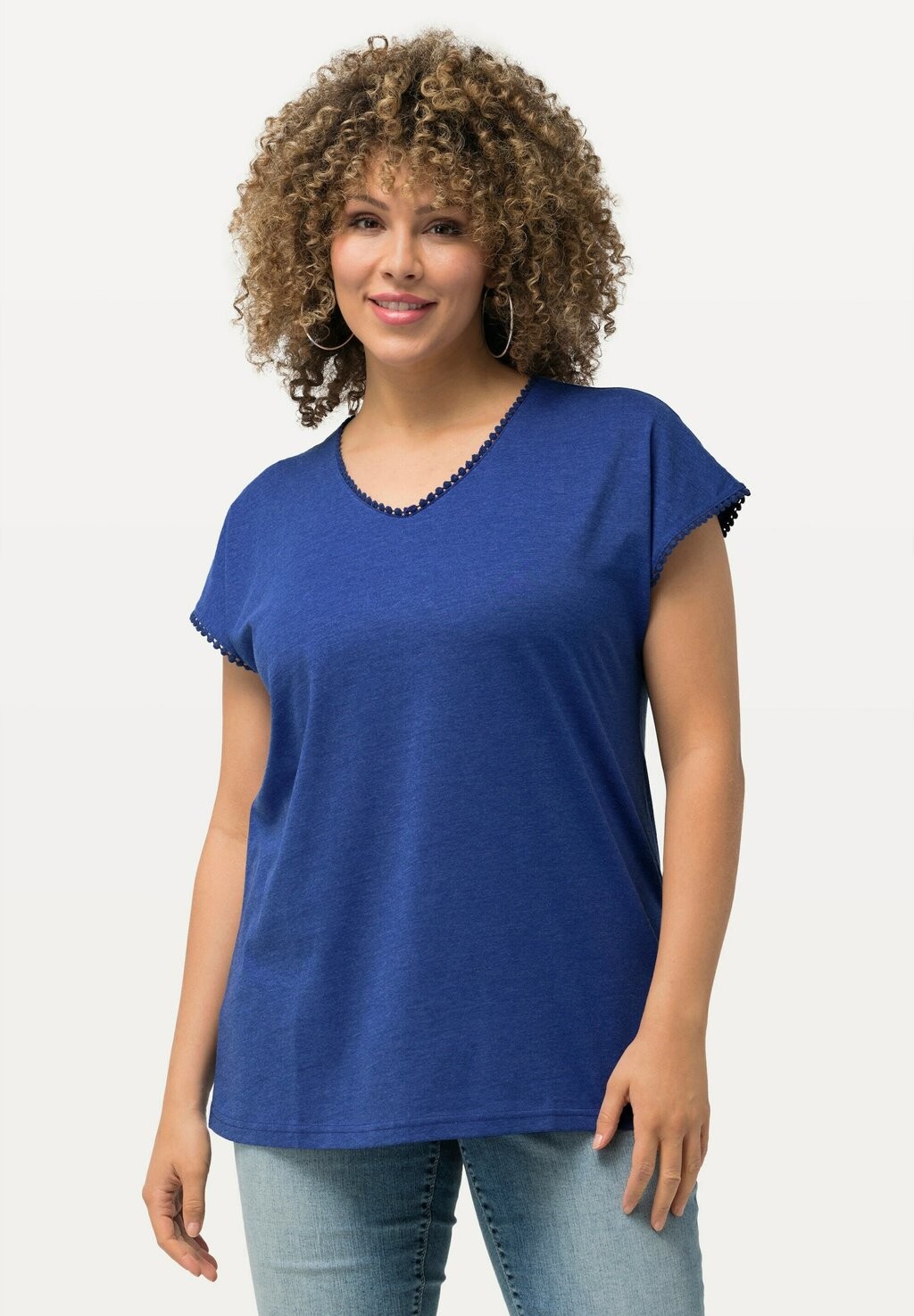 

Футболка с принтом DECORATIVE TRIM SHORT SLEEVE V-NECK Ulla Popken, синий