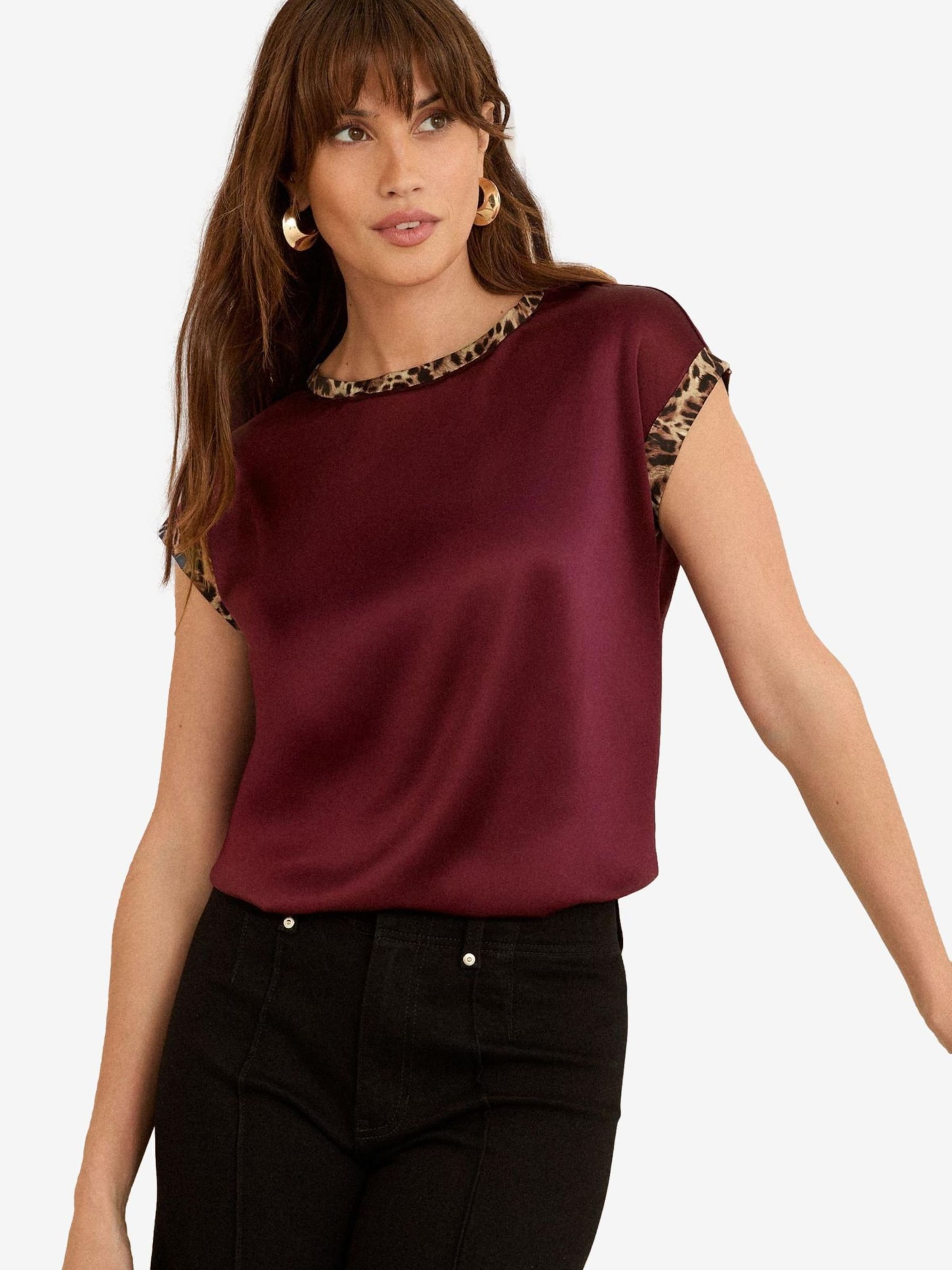 

Love & roses Футболка в винно-красном цвете