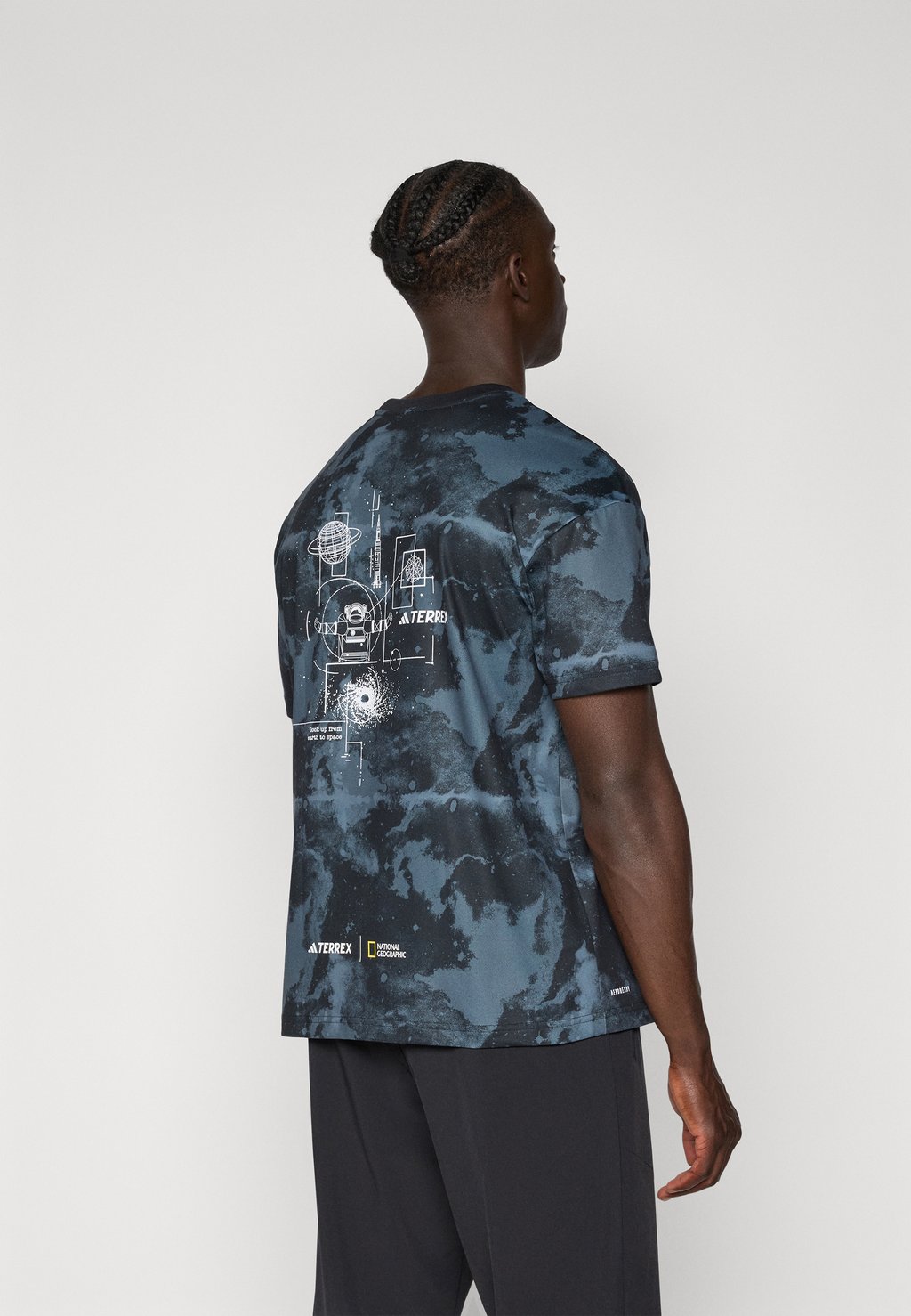 

Спортивная футболка GRAPHIC Adidas Terrex, черный