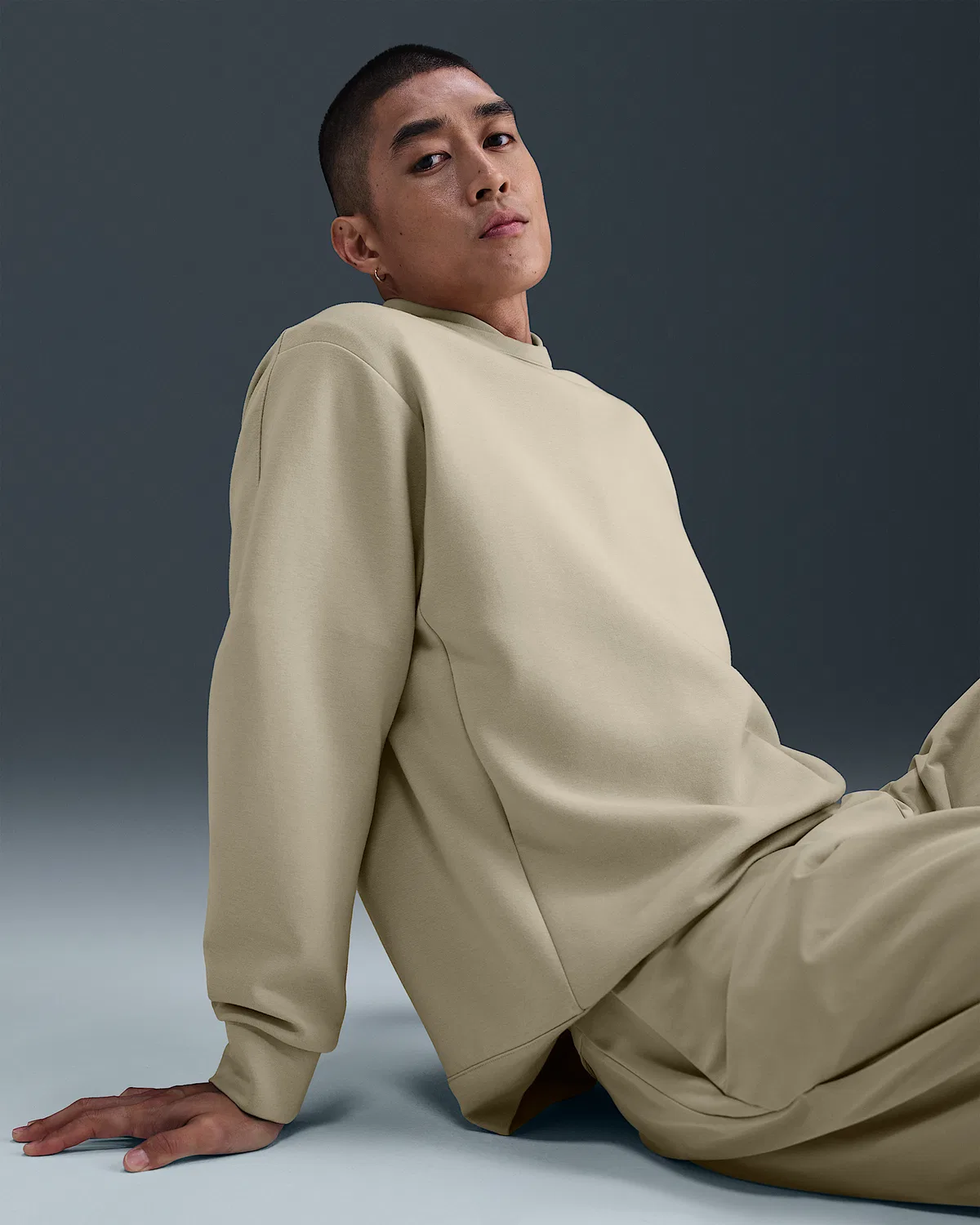 Мужская футболка Nike 24.7 ImpossiblySoft Dri-FIT Crew, Desert Khaki/Khaki — фото 3