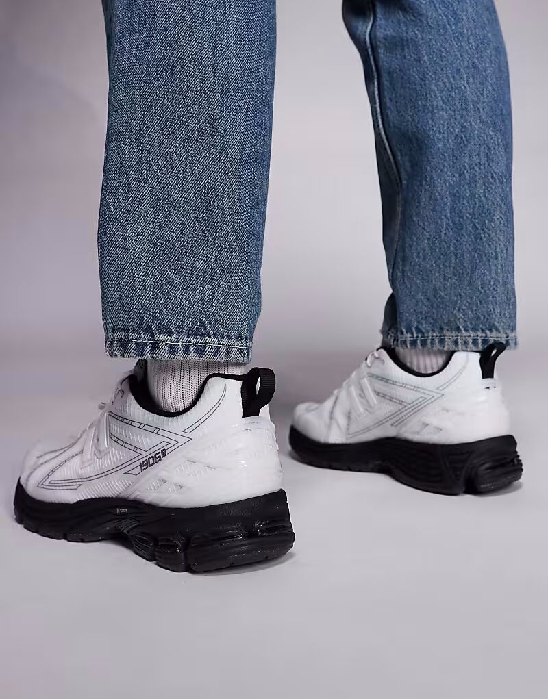 Кроссовки унисекс 1906 с застежкой-молнией в белом и черном цвете New Balance — фото 3