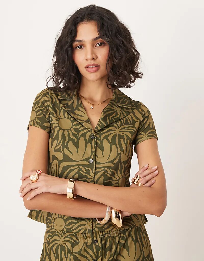 

Рубашка ASOS DESIGN с укороченным воротником и цветочным принтом цвета хаки — часть комплекта
