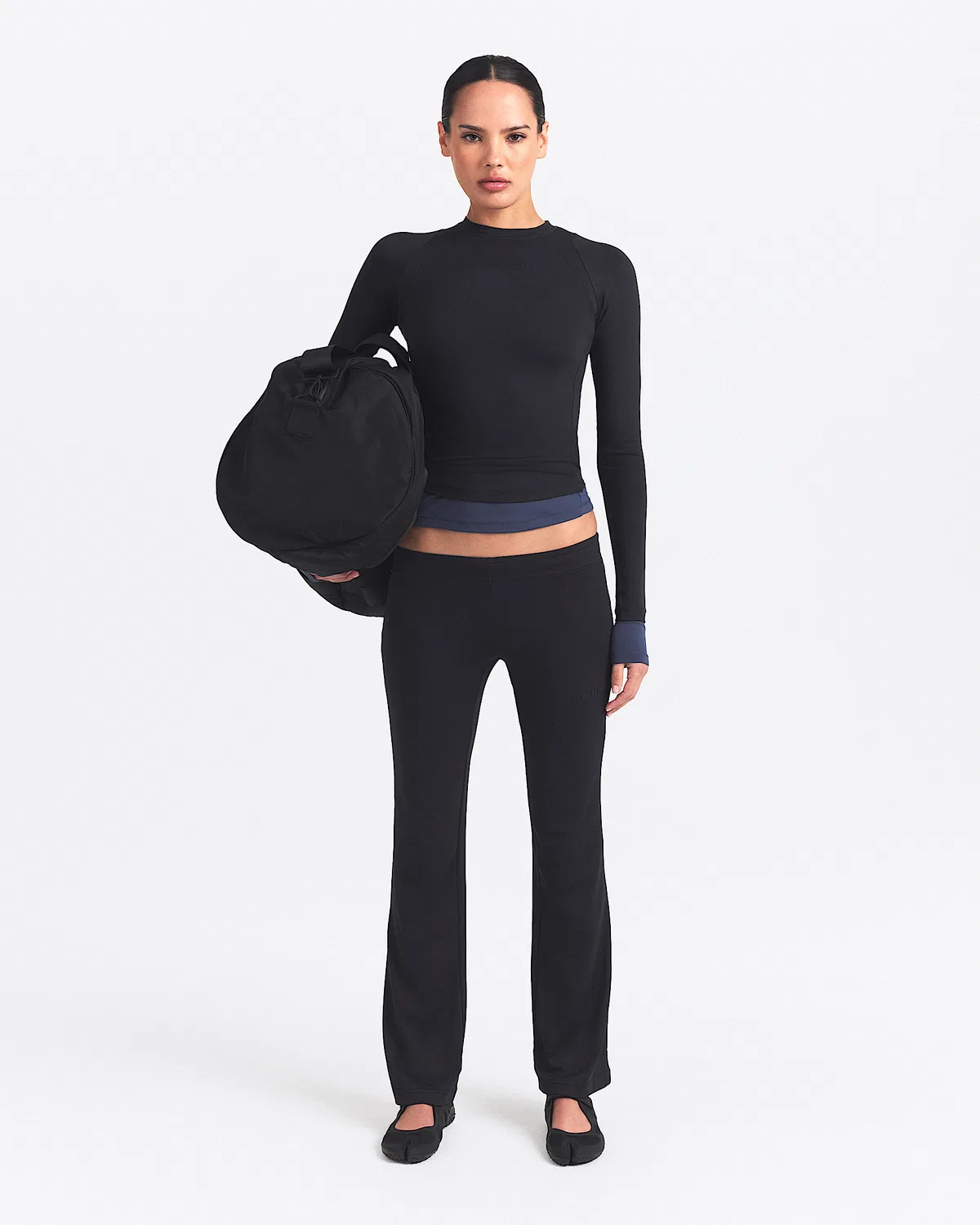 Женские брюки NikeSKIMS Airy с заниженной талией, мини-клеш, NSKM Obsidian/NSKM Obsidian