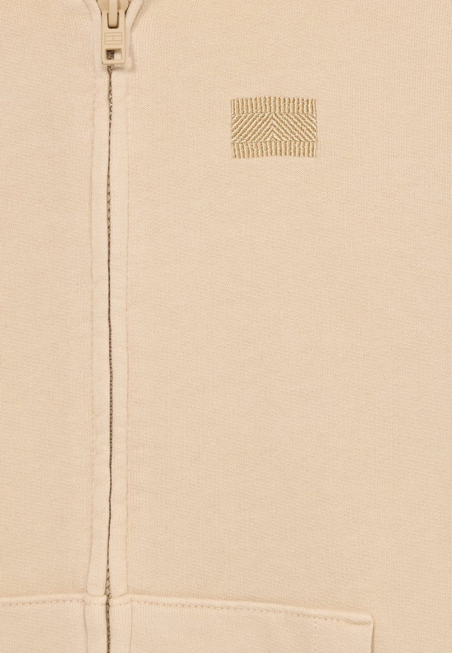 Худи Tommy Hilfiger TONAL FLAG ZIP HOODIE UNISEX, Gentle Gold/Sand — фото 3