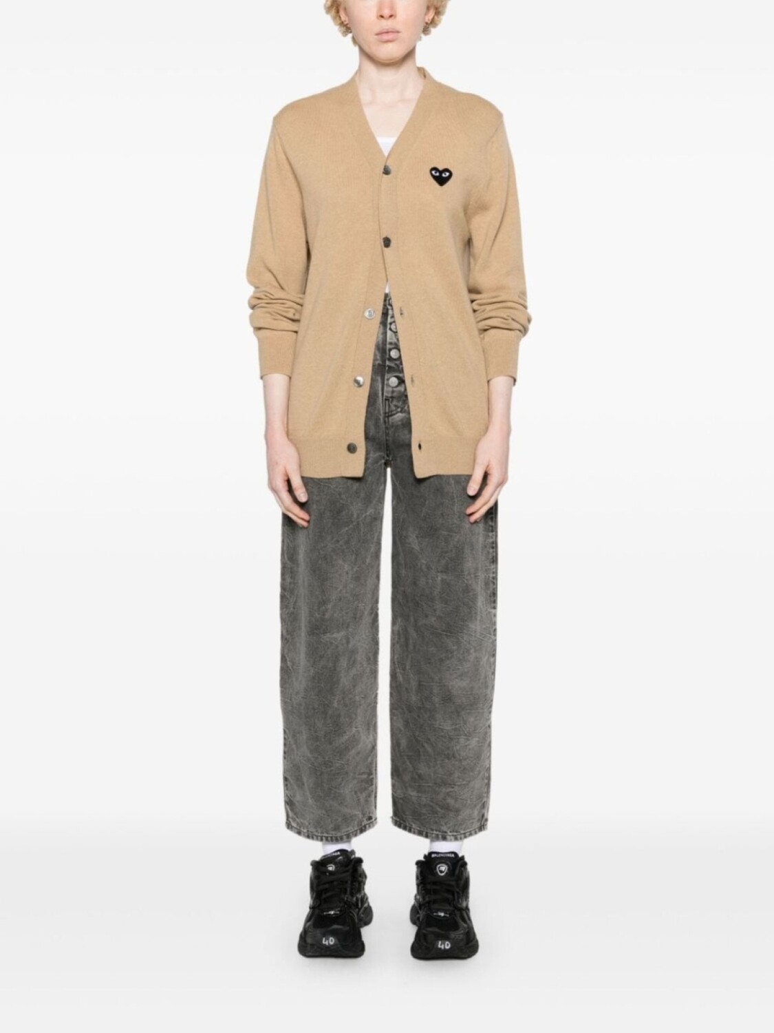 Comme Des Garçons Play шерстяной кардиган с нашивкой, нейтральный цвет — фото 2