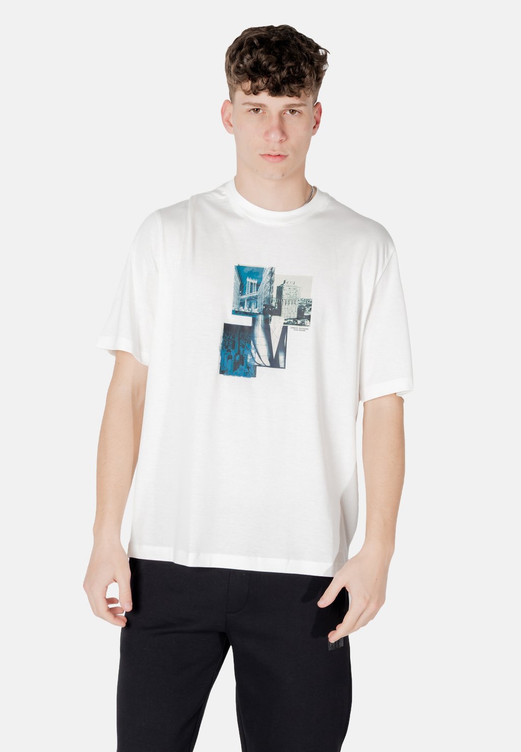 

Базовая футболка XM000269 AF12112 Armani Exchange, слоновая кость