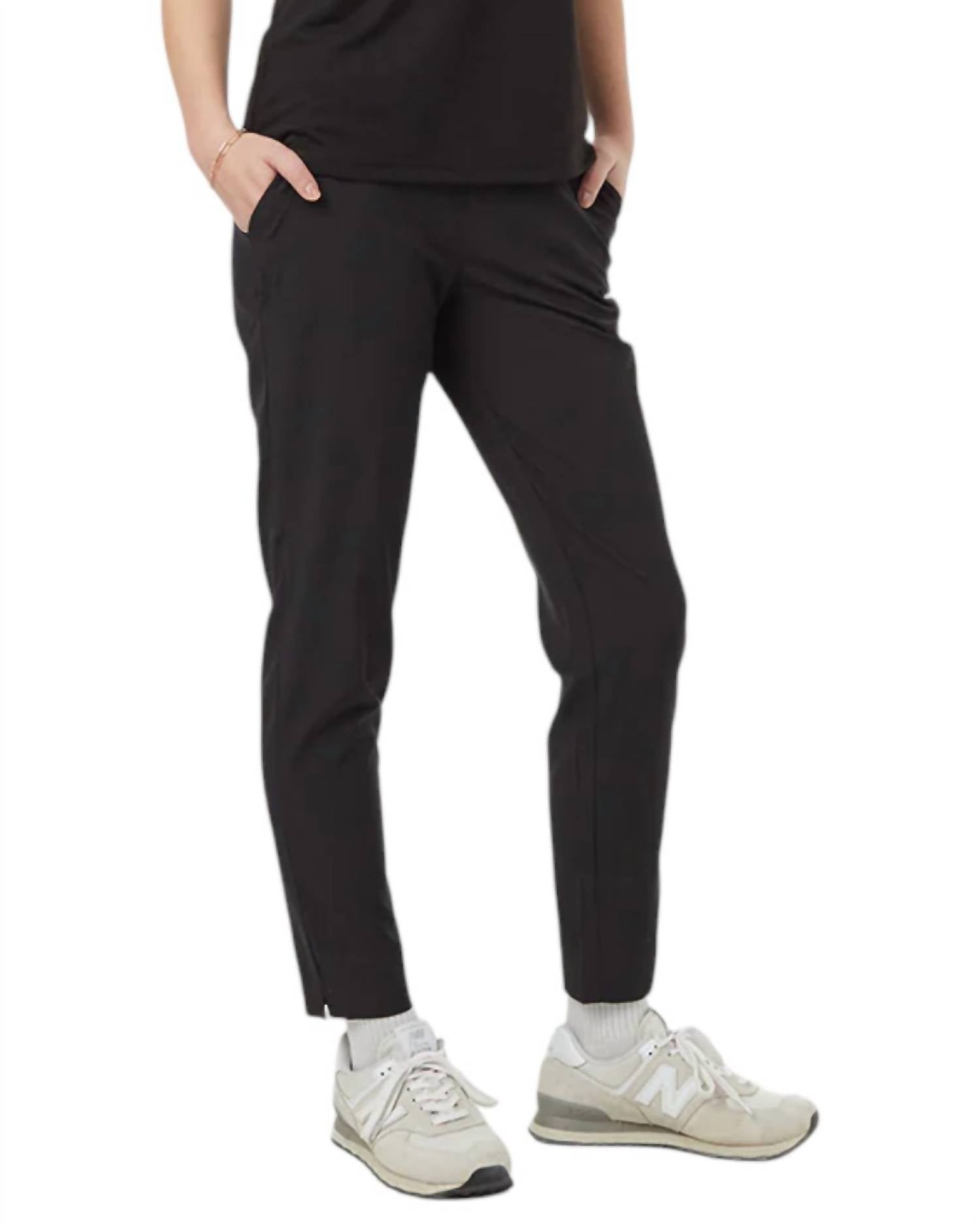 

Легкие брюки Motion в цвете Meteorite Black tentree
