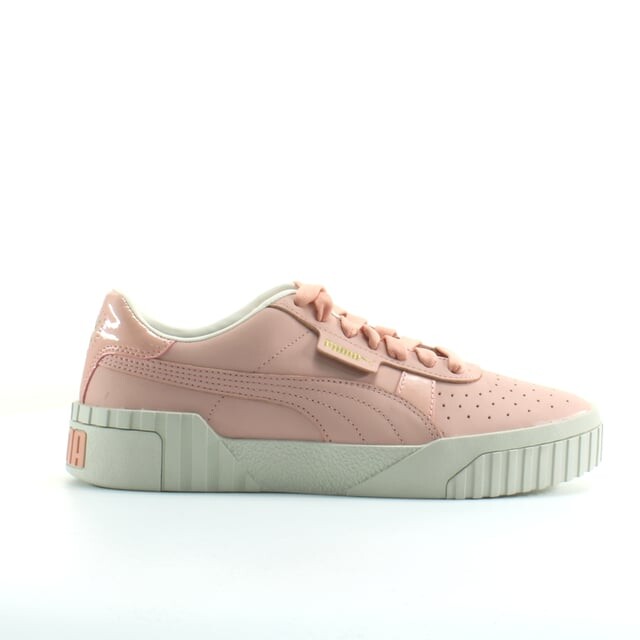 Женские кроссовки из нубука Cali розового цвета на шнуровке 369161 01 Puma, розовый