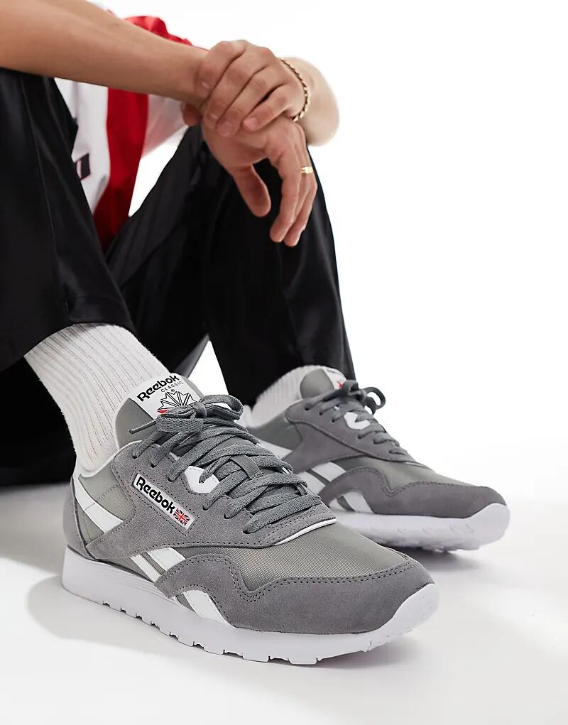 

Классические нейлоновые кроссовки серого цвета Reebok