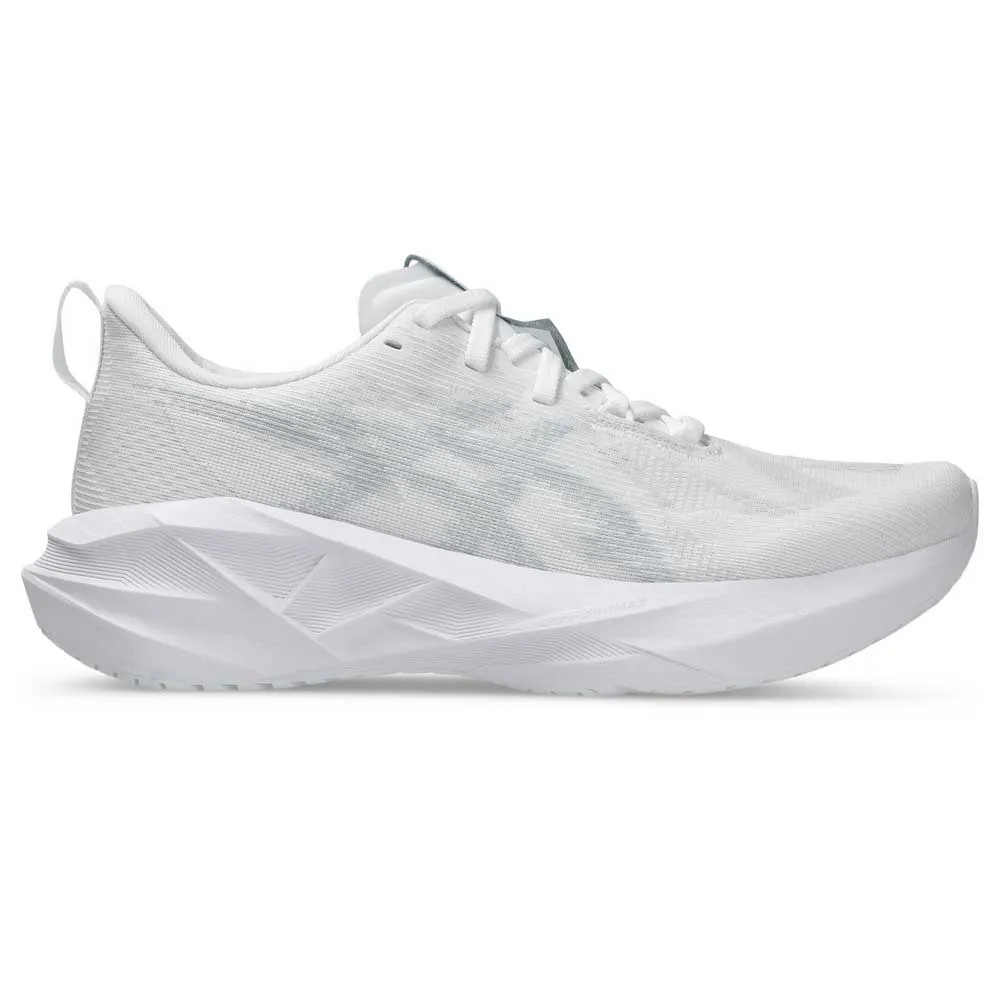 Беговые кроссовки Asics Novablast 5, белый