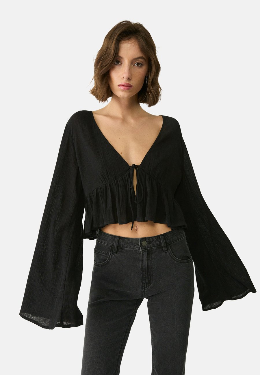 

Блуза Stradivarius RUFFLED WITH DETAIL, Black