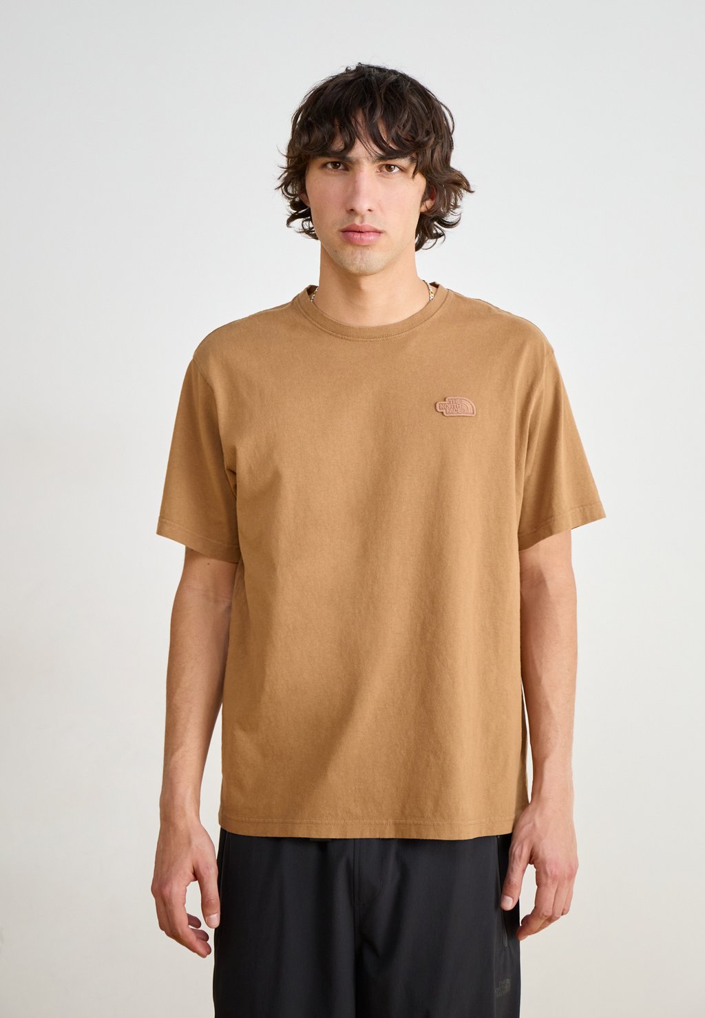 

Базовая футболка NATURE RELAXED TEE The North Face, светло-коричневый