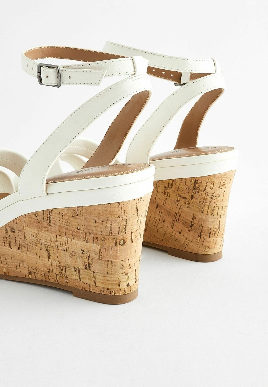 Босоножки на цельной подошве Forever Comfort® Next, белые
