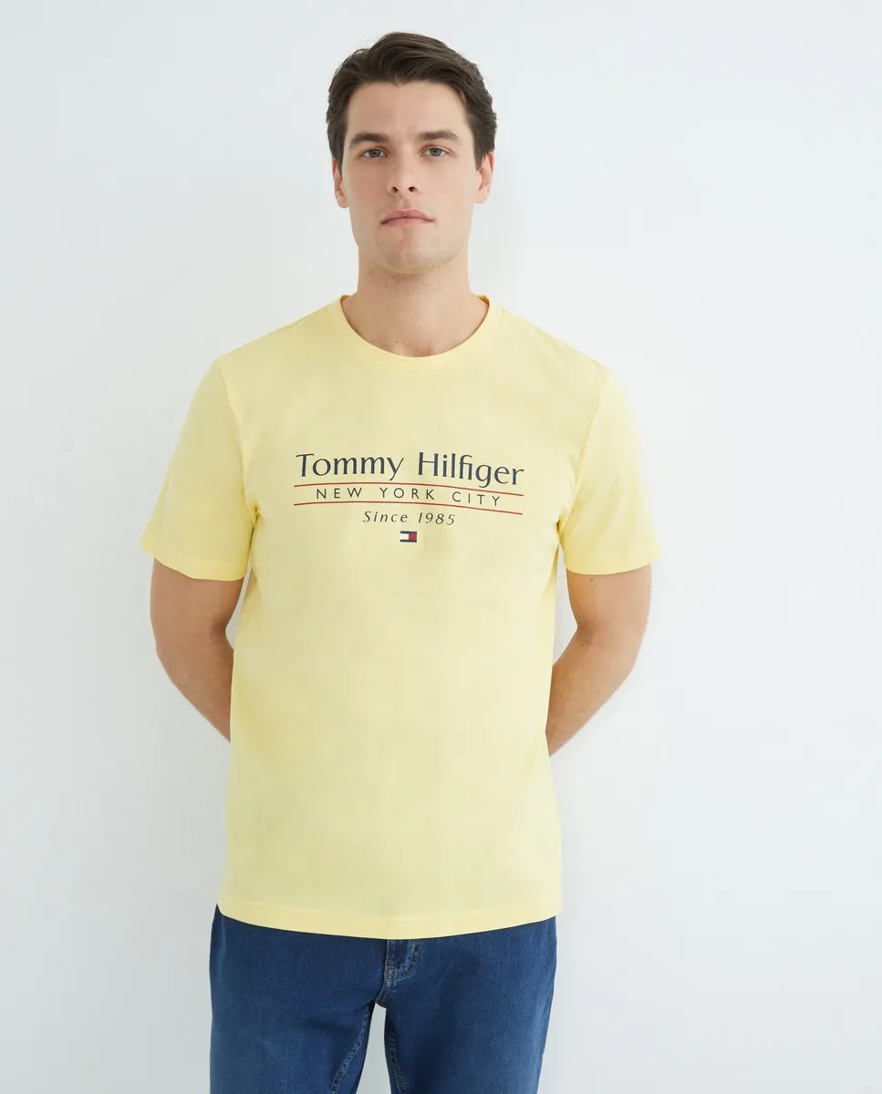 

Мужская футболка с напечатанным брендингом Tommy Hilfiger, жёлтый