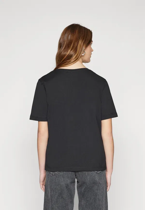 Футболка Lacoste Basic, черная — фото 4