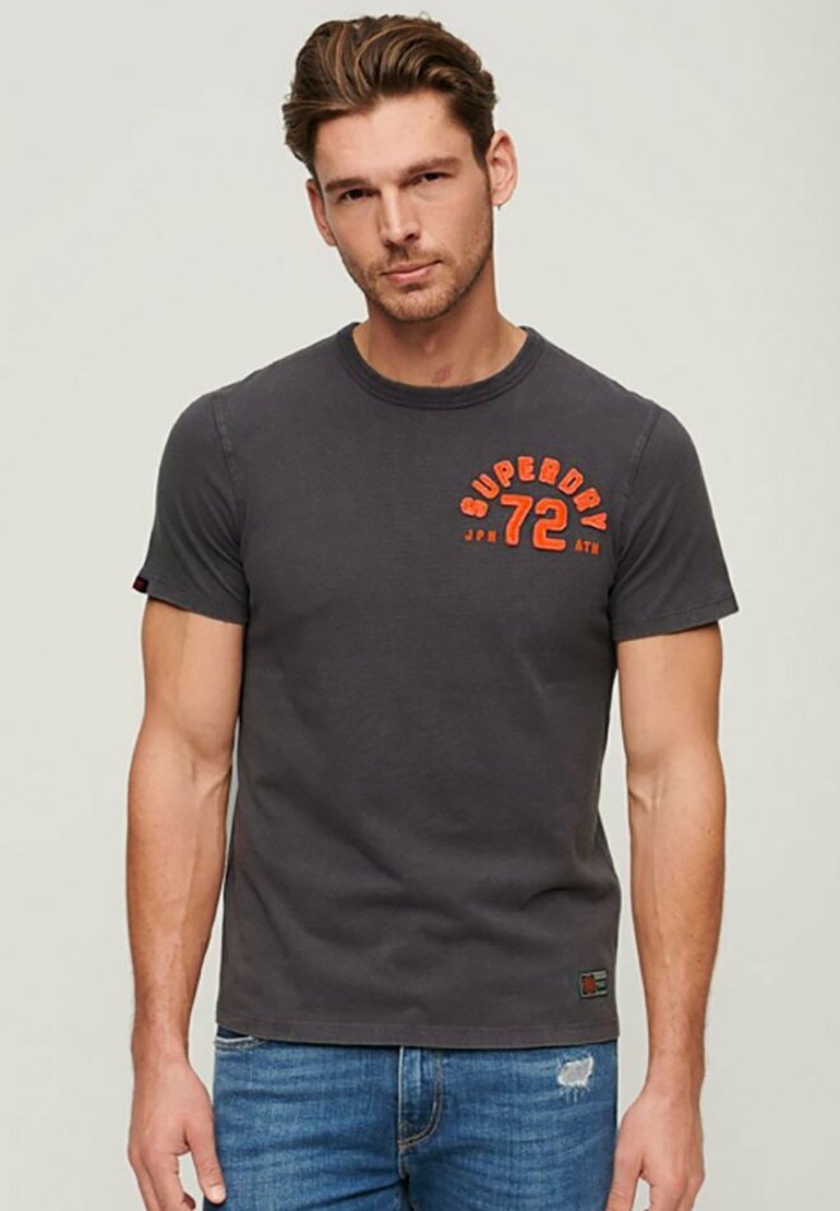 

Футболка с принтом VINTAGE ATHLETIC SHORT SLEEVE Superdry, темно-серый