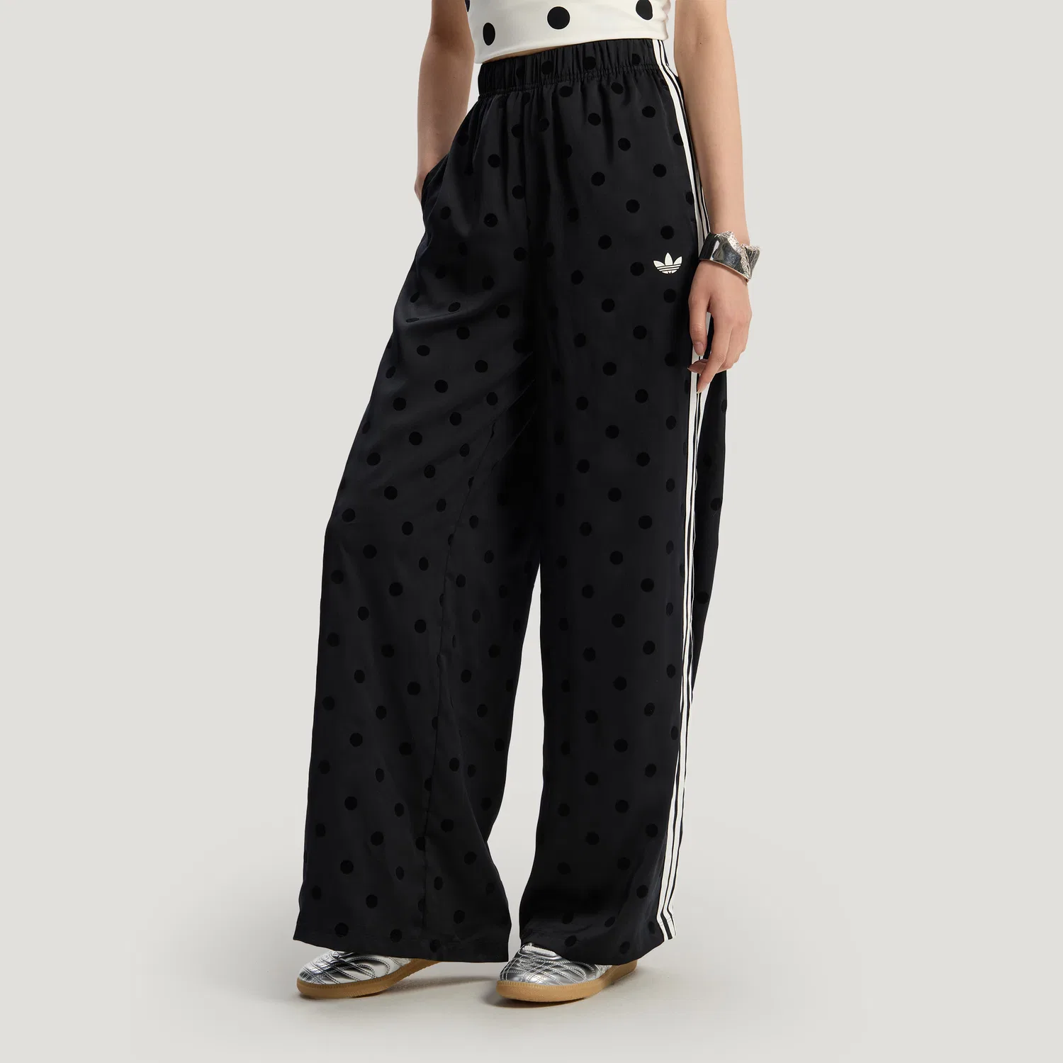 Широкие брюки из атласа в горошек, повседневные женские Adidas Originals, Black — фото 4