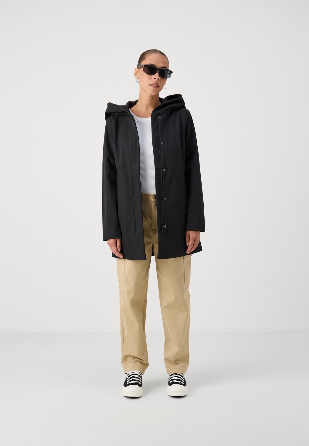 

Короткое пальто VMSOFTSHELLDONA Vero Moda Petite, черный