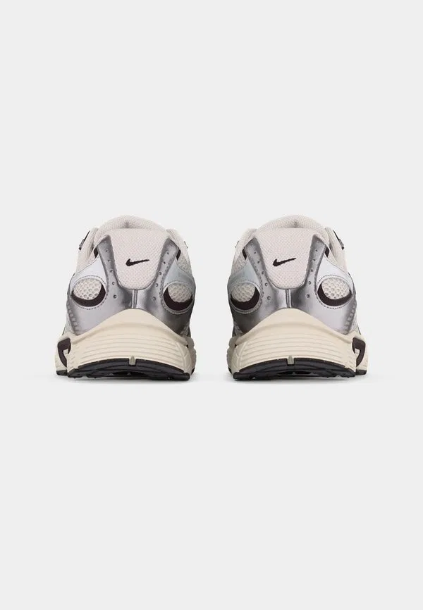 Кроссовки v5 Nike Sportswear, Phantom/Moon Particle/Burgundy Ash/Black — фото 4