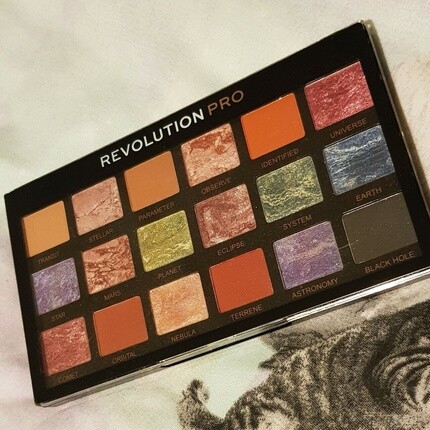 

Палетка теней для век Makeup Revolution Pro Renation Celestial