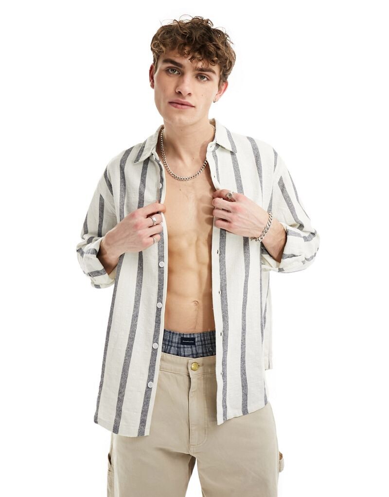 

Бежевая полосатая рубашка с длинными рукавами и лагерным воротником Pull&Bear