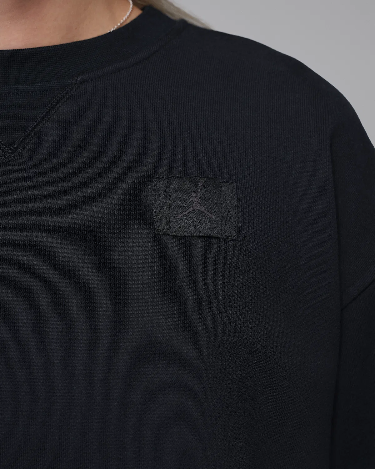 Женская укороченная толстовка с круглым вырезом Jordan Flight Fleece, Black/Dark Smoke Grey — фото 4