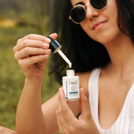 Увлажняющий солнцезащитный крем для лица SPF 50 с 10% комплексом гиалуроновой кислоты 30 мл Skincyclopedia — фото 3