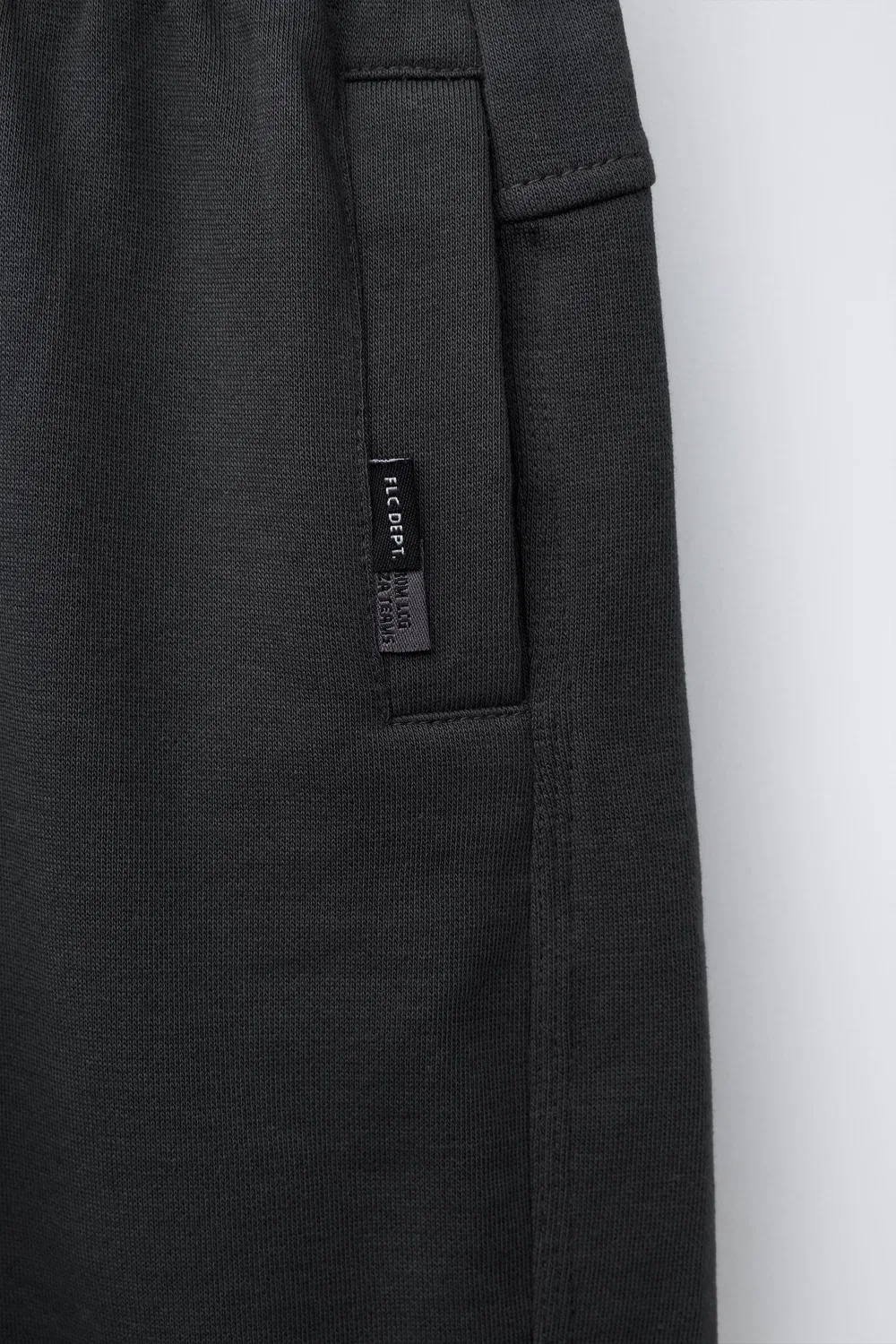 Плюшевые бермудские шорты с этикеткой ZARA, Anthracite Grey — фото 4