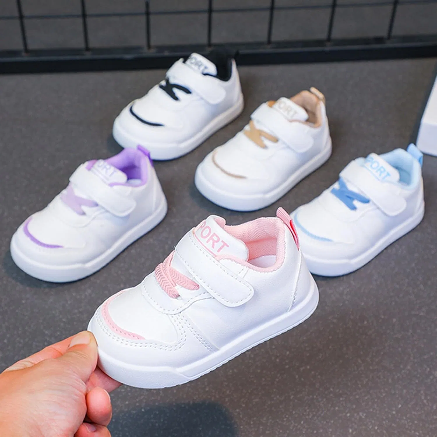 Детские кроссовки с одним ремешком на белой подошве, Pink — фото 3