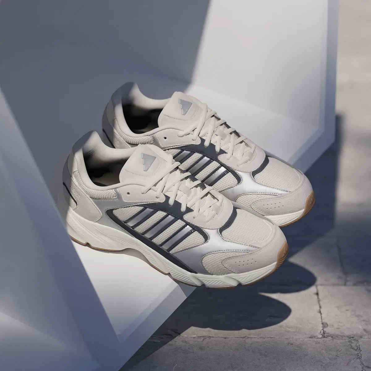 Детские кроссовки для мальчиков с шнуровкой Fortarun 3 Adidas, Off White Matte Silver Legend Ink — фото 2