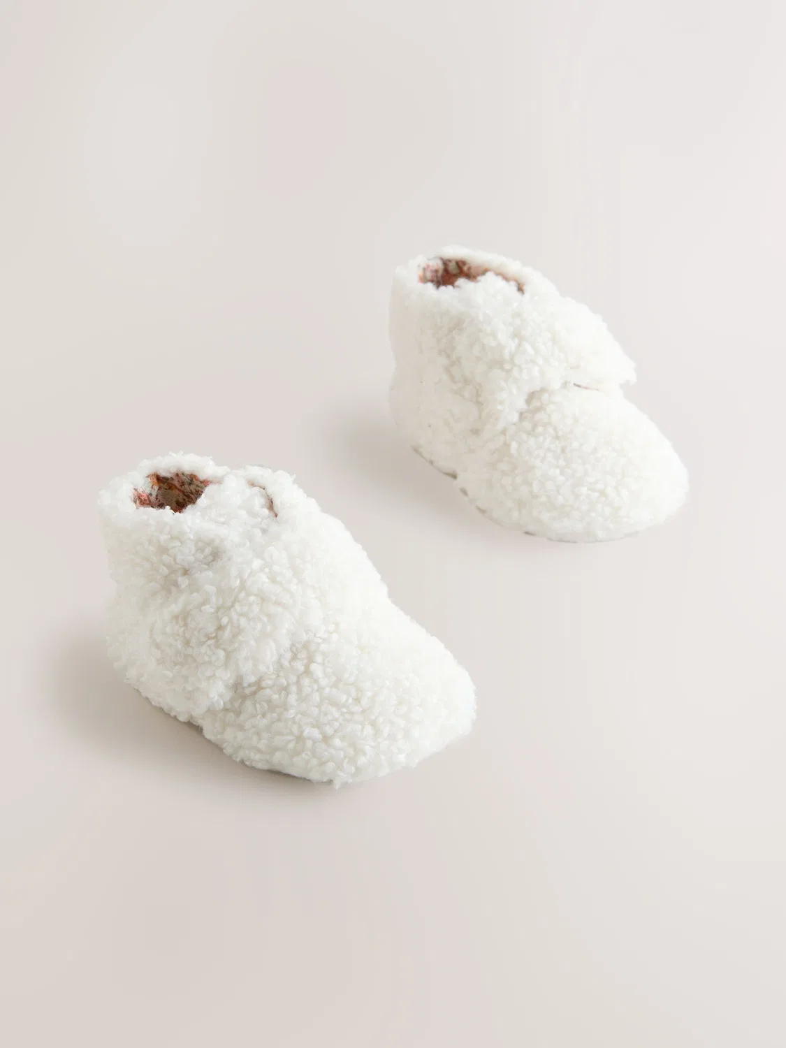 Ботиночки для новорожденных, Neutral Baby Cosy Touch Fasten Next