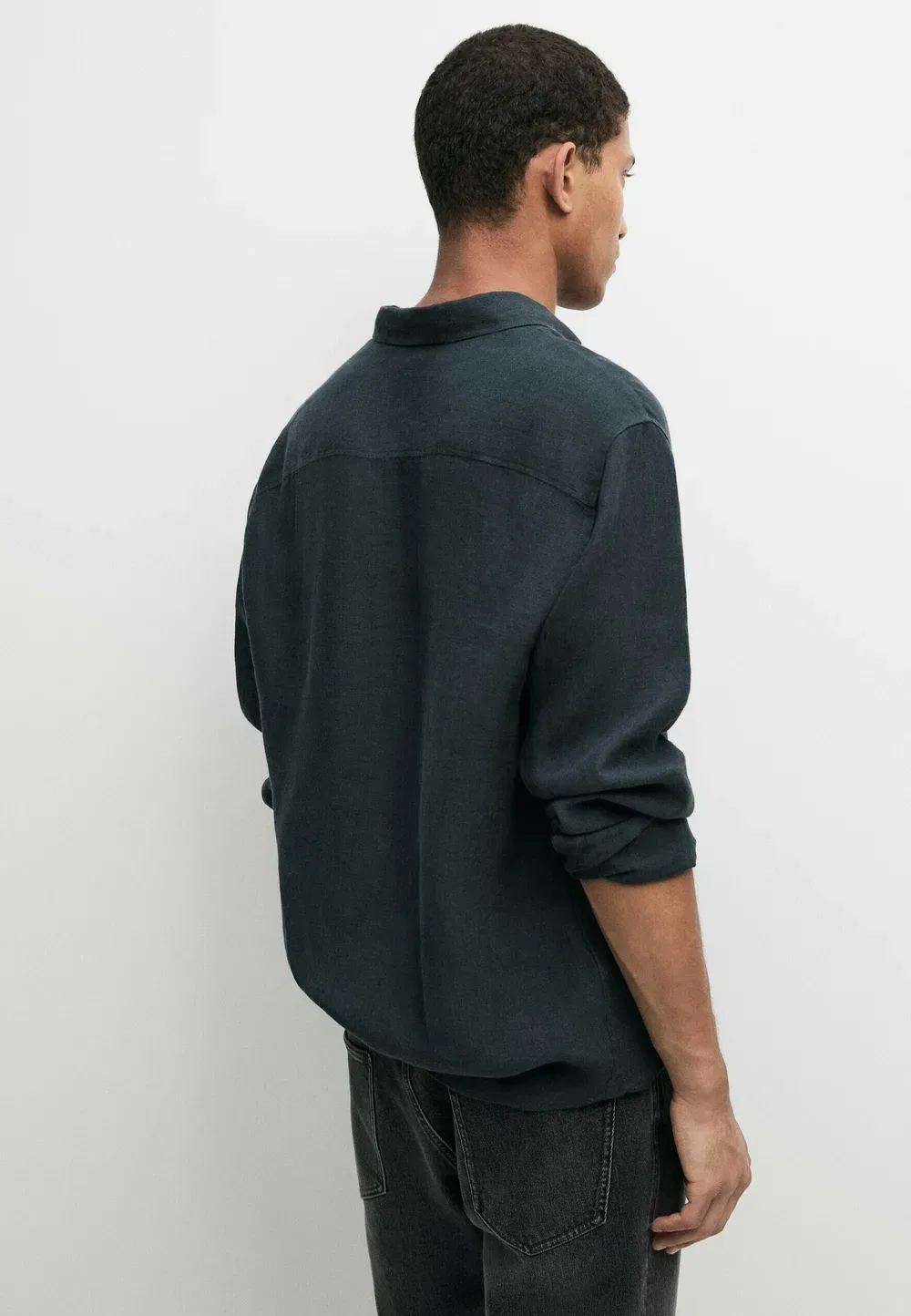 Выцветшая рубашка из 100% льна - рубашка Massimo Dutti, Mottled Dark Blue — фото 3